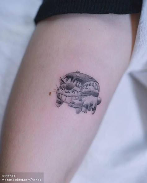 Totoro Catbus Nekobus. Cat Bus Totoro, Miyazaki Tattoo, Totoro Tattoo, Tatuaje Studio Ghibli, Train Tattoo, Cat Bus, Ghibli Characters, Medium Tattoos, Ghibli My Neighbor Totoro