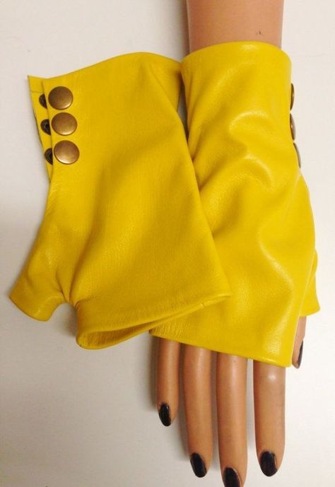 Spring Gloves, Fashion Gloves, Gloves For Women, Gloves Fashion, Gloves Pattern, Fingerless Mittens, Diy Couture, Leather Gloves, Leather Accessories