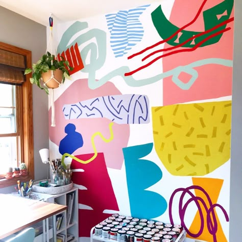 studio space with abstract mural on the wall Abstract Mural, Interior Murals, Room Deco, Mural Wall Art, Studio Space, Mural Art, Cheap Home Decor, Wall Paint, Art Room