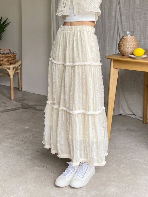 Tier Skirt Pattern, White Ruffle Skirt Outfit, White Layered Skirt, Three Tier Skirt, White Tiered Skirt, Outfit Ideas Skirt, Long Ruffle Skirt, Thrifting Ideas, Outfits Skirts