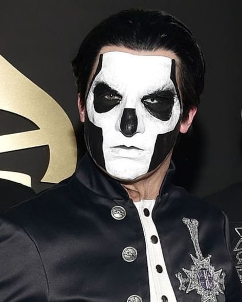 Papa Emeritus 4 Makeup, Ghost Band Makeup Ideas, Ghost Band Face Paint, Toblerone Fudge, Papa Emeritus 4, Papa Ghost, Ghost Rock Band, Ghost Banda, Ghost Makeup