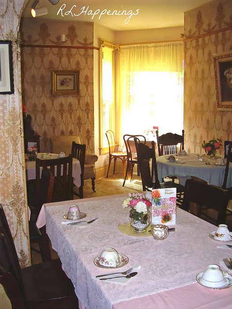 Tea Room 1940s Dining Room, 1940s Living Room, Art Deco Dining Room, Beautiful Dining Rooms, Room Pictures, Modern Dining Room, Tea Room, Modern Dining, Dining Rooms