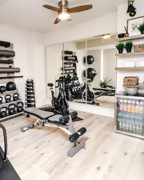 Small Gym Room, Basement Home Gym, Modern Home Gym, Home Gym Basement, Home Gym Ideas, Home Gym Inspiration, Dream Home Gym, Small Home Gym, Wellness Room