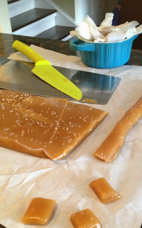 Coconut Milk Salted Caramels Salted Caramel Recipes, Salted Caramels, Dairy Free Dessert, Caramel Recipes, Paleo Dessert, Vegan Treats, Vegan Sweets, Healthy Sweets, Allergy Friendly