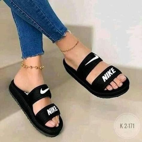 Nike Sandals Women Outfits, Girls Shoes Teenage, Latest Ladies Shoes, Casual Shoes Women Sneakers, Nike Shoes Women Fashion, Womens Workout Shoes, Nike Sandals, Nike Slides, Fashion Shoes Heels