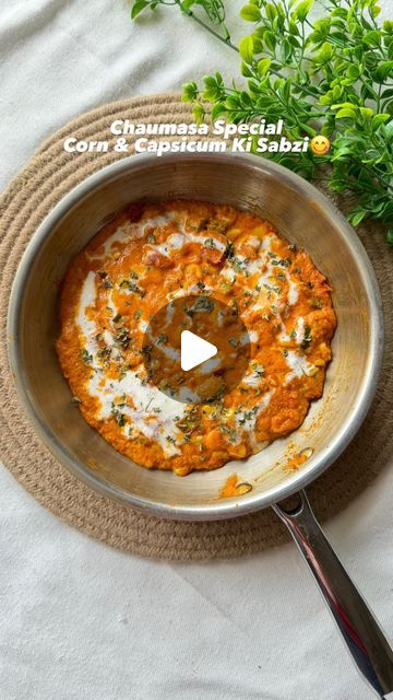 NIDHI JAIN | FOOD BLOGGER on Instagram: "CHAUMASA SPECIAL😍
CORN & CAPSICUM KI SABZI😋😋😋

This super flavourful chaumasa special corn & capsicum ki sabzi is so tasty that you will definately love this one😋😋😋

TIP - Highly addictive😋

Follow me on youtube & instagram @cookwithnidhiii 😋

#corn&capsicumkisabzi #cornandcapsicum #chaumasaspecial #chaumasarecipes #jainrecipe #cookwithnidhiii #fyp #yummy #chaumasarecipe #jainfood #jainpunjabisabji #easyrecipe #easyrecipes" Corn Capsicum Recipe, Paneer Capsicum Recipes, Quick Sabzi Recipe, Jain Food, Capsicum Recipes, Jain Recipes, Garlic Recipes, Corn Recipes, Youtube Instagram