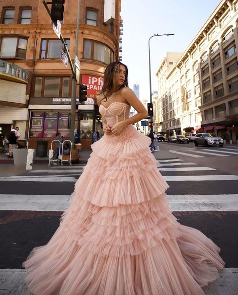 Andrea Leo Couture, Ballgown Photoshoot Ideas, Dress Poses Photo Ideas, Ball Gown Photoshoot, Formal Dress Photoshoot, Princess Shoot, Pink Designer Dresses, Creative Photoshoots, Tulle Gowns