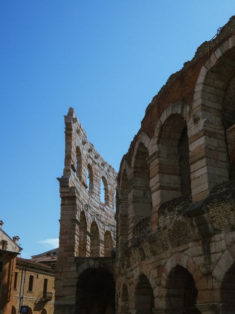 Verona Italy Photography, Photography Inspiration Nature, Verona Italy, Italy Photography, Holiday Summer, Photo Photography, Architecture Photography, Verona, Barcelona Cathedral