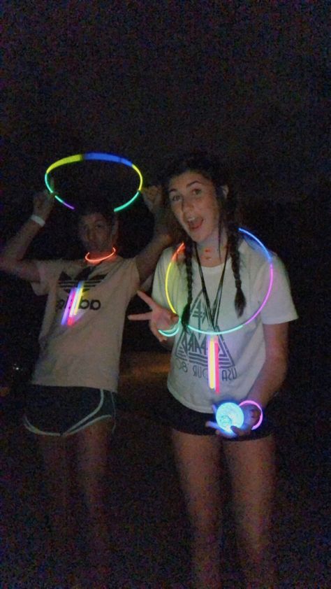 Glow Stick Aesthetic, Glowstick Aesthetic, Glowsticks Party, 21st Party Themes, Stick Aesthetic, Sleepover Vibes, Tent Sleepover, Glow Stick Party, Birthday Pics