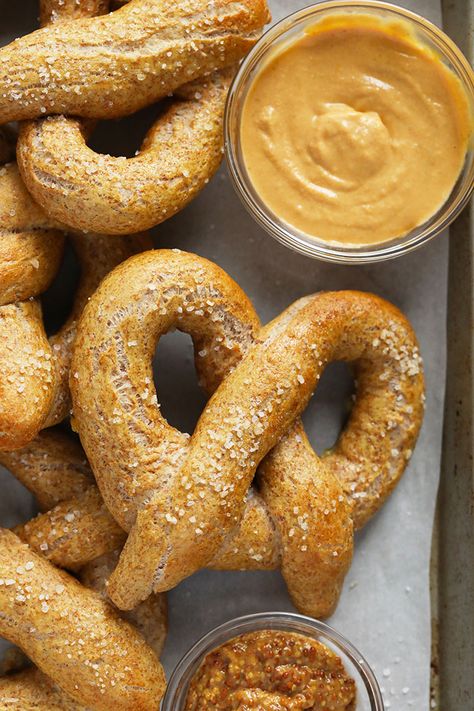 Please tell me you’re a soft pretzel fan! We took it upon ourselves to develop a healthy soft pretzel recipe that uses a combination of white flour and whole wheat flour. Healthy Pretzels, Healthy Junk Food, Pretzel Recipe, Soft Pretzel Recipe, Fit Foodie Finds, Soft Pretzel, Healthy Muffin Recipes, Fit Foodie, Pretzels Recipe