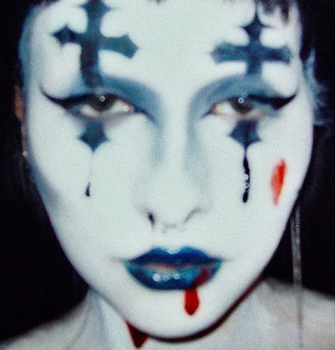 Gothic Cross Makeup, Cross Face Paint, Emo Face Paint, Gothic Face Paint, White Face Paint Ideas, Goth Face Paint, Goth Christmas Makeup, White Face Paint Makeup, Goth Makeup Aesthetic