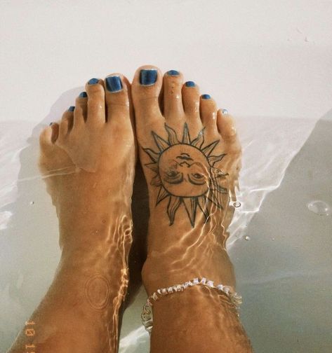 Sun Feet Tattoo, Leg Sun Tattoo, Sun Foot Tattoo, Foot Tattoo For Women, Moon Star Tattoo, Hippie Tattoo, Foot Tattoos For Women, Summer Tattoo, Sun Tattoos