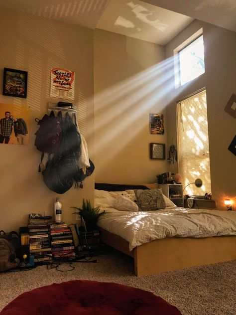 Omy... plz. I wish my room looked like this. It's so inviting. Room Deco, Aesthetic Rooms, Dream Room Inspiration, House Room, Cozy Room, Room Inspiration Bedroom, Room Ideas Bedroom, Aesthetic Bedroom, Dream Rooms