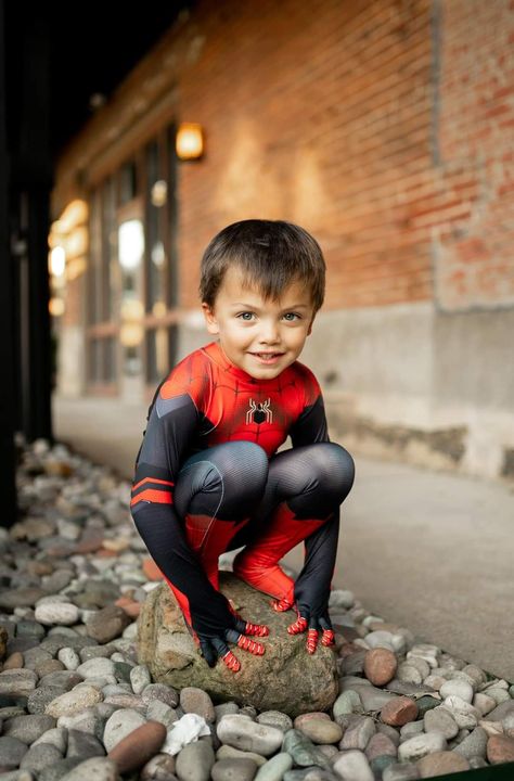 Spider Man Photo Shoot, Couples Birthday Photoshoot, Spiderman Photoshoot, Spiderman Pics, Superhero Photoshoot, 4th Pictures, Man Photoshoot, Couples Birthday, Baby Spiderman