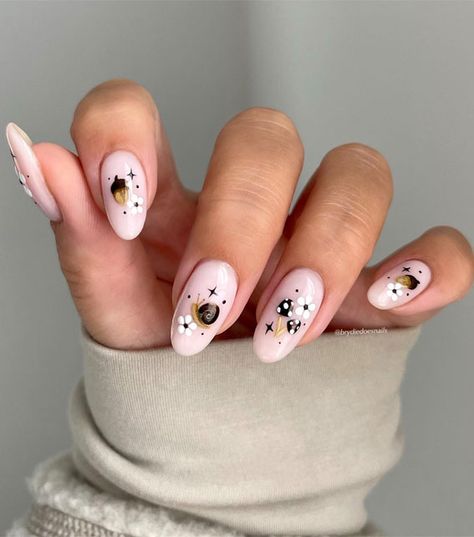 Thanksgiving nails, brown nails, fall nails, autumn nails, thanksgiving nail art ideas, thanksgiving nail art, fall nail art Brown Mushroom Nails, Acorn Nail Art, Brown Mushroom Nail Art, Acorn Nails, Fall Mushroom Nails, Squirrel Nail Design, Mushroom Nails Art, Woodland Nails, Autumn Mushroom Nails