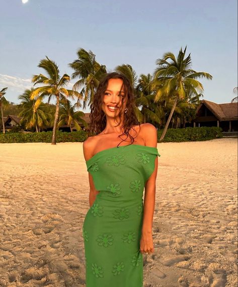 Isabella Mathers, Isabelle Mathers, Fiesta Tropical, Prom Dress Evening, Beachwear Fashion, Pinterest Girls, Green Satin, Dress Evening, Long Prom Dress