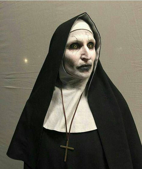 The Nun Valak, Nun Halloween Costume, Nun Halloween, The Conjuring Universe, Nun Costume, Conjuring Universe, Horror Photos, Horror Make-up, Creepy Halloween Makeup