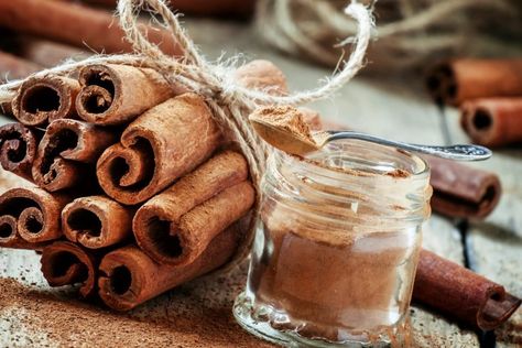 Burning cinnamon for money: how to attract prosperity - WeMystic Cinnamon Uses, Feminine Perfume, Cinnamon Benefits, Money Spells That Work, Divine Healing, Money Magic, Psychic Powers, Money Spells, Cinnamon Powder