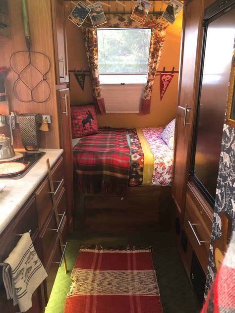 Small Camper Trailer, Teardrop Trailer Interior, Small Camper Interior, Small Camper Trailers, Small Camper, Camp Trailer, Vintage Camper Remodel, Tiny Trailers, Trailer Interior