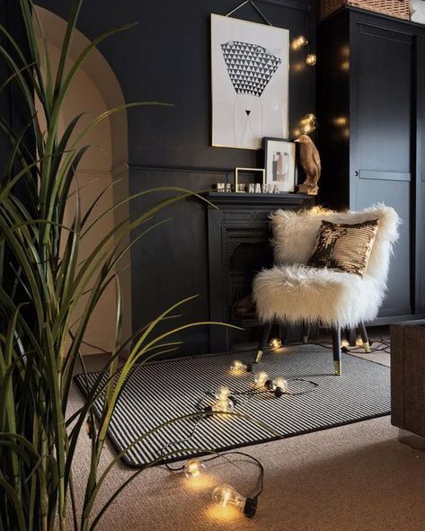 Modern Industrial Glam, Industrial Glam Decor, Dark Modern Interior, Maximalist Bedroom Ideas, Modern Glam Home, Gold Gallery Wall, Modern Glam Decor, Industrial Glam, Gold Gallery