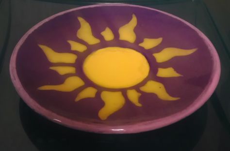 Disney Pottery Painting Ideas Easy, Trippy Pottery Painting, Painted Clay Bowls, Sun Pottery Painting Ideas, What To Paint At Pottery Place, Rapunzel Pottery, Tangled Pottery Painting, Sun Pottery Painting, Disney Pottery Ideas