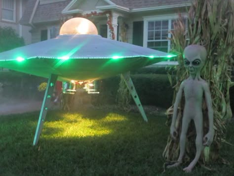 Area 51 Halloween Decor, Alien Birthday, Alien Party, Alien Halloween, Alien Costume, Alien Invasion, Halloween Tattoo, Join The Club, Halloween Yard