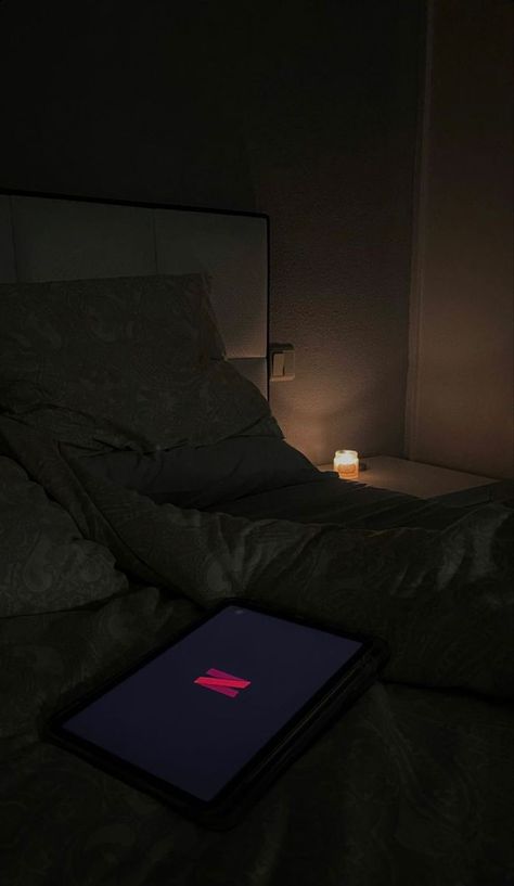 Vibe Rooms, Dark Room Photography, Messy Bed, Bed Photos, Bed Lamp, Snap Snapchat, Pink Tumblr Aesthetic, Architecture Design Sketch, Luxury Rooms