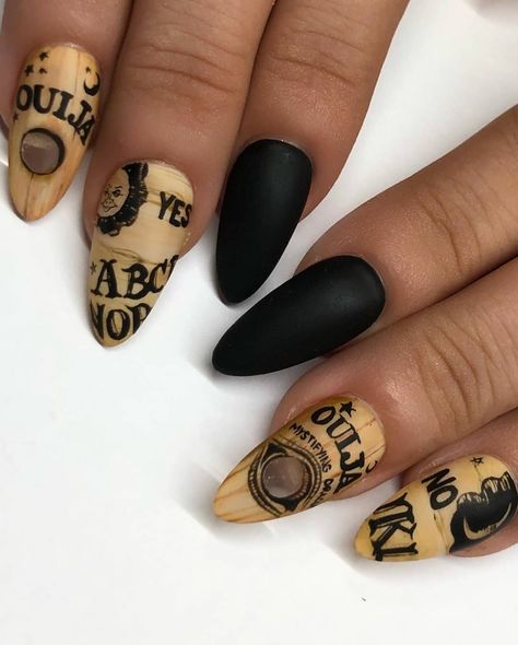 Ouija Board Nails, Ouija Nails, Ouji Fashion, Black Halloween Nails, Halloween Manicure, Cute Halloween Nails, Nail Art Wedding, Ouija Board, Top Nail