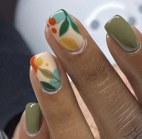 Nail Design With Leaves, Accent Nail Manicure, Simple Nail Art Spring, Two Tone Tips Nails, Nail Art August, Fig Nail Art, Island Vibe Nails, September Nail Design, Captain Marvel Nails