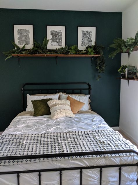 Bohemian Guest Bedroom, Room Decor Lights, Lights Room Decor, Room Decor Ideas Bedroom, Green Bedroom Walls, Home Gel Nails, Small Guest Bedroom, Lights Room, Green Accent Walls