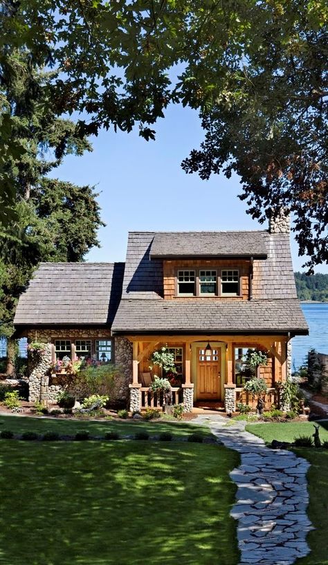 House Pictures, A Small House, Casa Vintage, Cottage Cabin, Cabin Living, Dream Cottage, Lake Cottage, Log Cabin Homes, Cabins And Cottages