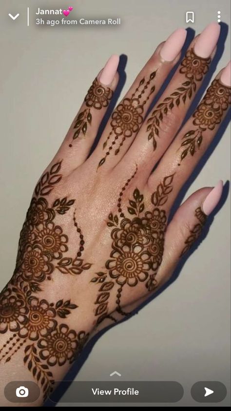 Inner Palm Henna, Palm Mendhi, Palm Henna Designs Simple, Palm Henna Designs, Henna Designs Simple, Henna Flower Designs, Palm Henna, Henna Style Tattoos, Palm Mehndi Design