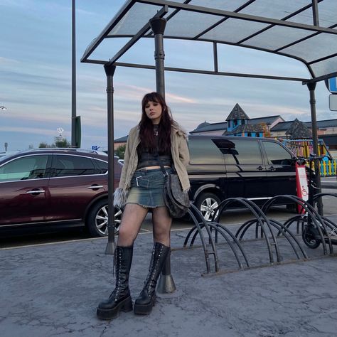 Knee High Platform Boots Outfit Grunge, Knee High Boots Outfit Grunge, Platform Boots Outfit Grunge, Boots Outfit Grunge, Outfits With Knee High Boots, Platform Boots Outfit, Doc Martens Outfits, Knee High Platform Boots, New Rock Boots