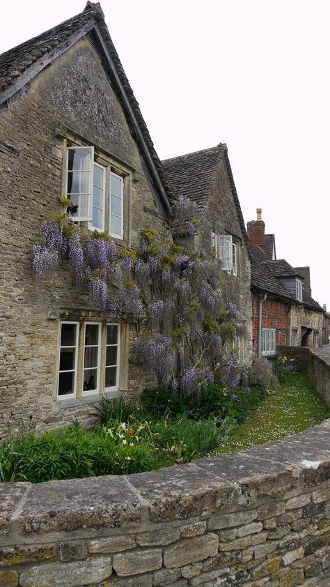 Lacock Village Wiltshire Cotswolds Map, Domesday Book, Red Lion, Henry Viii, Windsor Castle, Car Hire, Stonehenge, 14th Century, Middle Ages