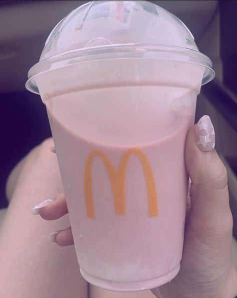 Strawberry Shakes, Mc D, Houses Mansions, Strawberry Milkshake, Key To My Heart, Food Obsession, Vision Board, Milk, Drinks