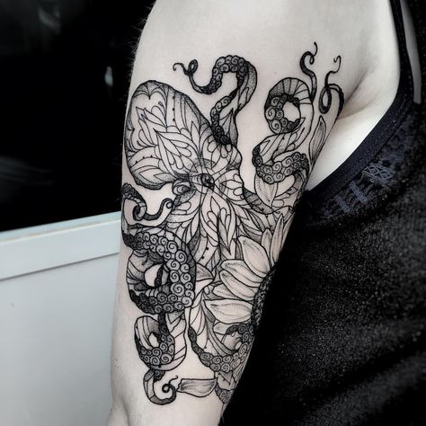 📩bb.tattoo.bb@gmail.com Done at @goldstreet.tattoo 🐙🌻 Thank you Prisca #blxckink #btattooing #blackworkerssubmission #octopustattoo… Continuous Line Tattoo, Infected Tattoo, Octopus Tattoo Design, Octopus Tattoos, Street Tattoo, Tattoos Mandala, Tattoos Geometric, Irezumi Tattoos, Octopus Tattoo