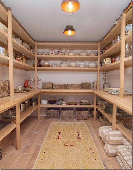 Lovely wood shelves | 10 Inspiring Pantry Designs - Tinyme Blog Wood Closet Shelves, Food Storage Shelves, Organiser Cucina, Farmhouse Pantry, Pantry Organisation, Pantry Room, Wooden Cupboard, Cupboard Shelves, Pantry Shelving