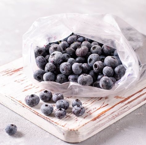 How to Freeze Blueberries the Right Way How To Freeze Blueberries, Freeze Blueberries, Best Sides For Bbq, Easy Spring Cocktails, Best Pasta Salad, Grilled Fruit, Spring Dinner, Bbq Sides, Baked Fruit