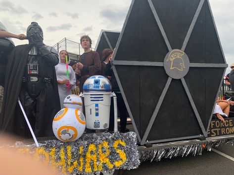 Star Wars Float Parade, Run Through Signs, Carnival Floats, Homecoming Floats, Homecoming Spirit, Star Wars Halloween, Parade Float, Purple Cat, Trunk Or Treat