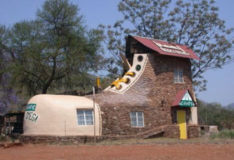 Top 15 Most Amazing & Exotic Houses in the World | Urbanist Strange Houses, Weird Houses, Unusual Houses, Unusual Architecture, Crazy Houses, Philip Johnson, Unusual Buildings, Africa Do Sul, Unusual Homes