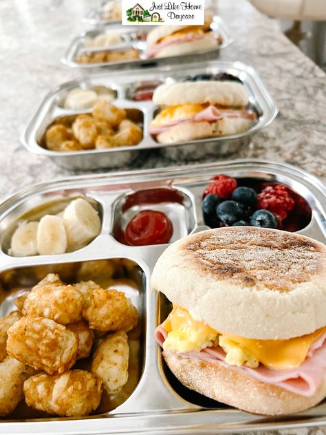 Homeschool Lunch, Daycare Lunch Ideas, Sack Lunches, Homemade School Lunches, Daycare Schedule, Daycare Meals, Adult Lunchables, Preschool Lunch, Easy School Lunches