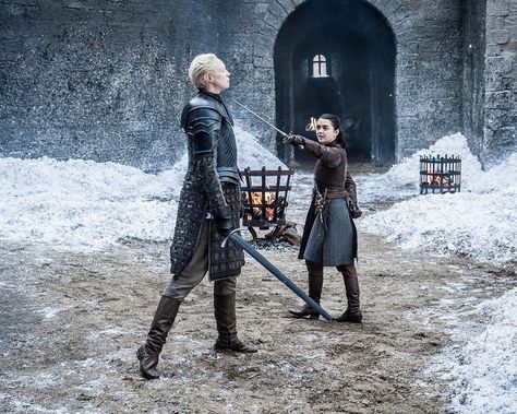 game of thrones brienne of tarth and arya stark intense sword fight Game Of Thrones Brienne, Game Of Thrones Arya, Ramsay Bolton, Sparring Partner, Brienne Of Tarth, Game Of Thrones Cast, Nikolaj Coster Waldau, Night King, Mary Sue