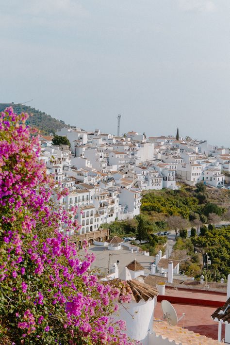 Frigiliana is a magical little whitewashed village in the south of Spain that gives major Greece vibes! Check out things to do in frigiliana. Frigiliana Spain, Greece Vibes, Magical Village, Nerja Spain, Spain Aesthetic, Malaga Airport, Beach Towns, South Of Spain, Southern Spain