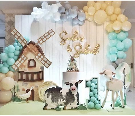 Birthday Party Paper Decorations, 3rd Birthday Party For Boy, Farm Animals Birthday Party, Birthday Painting, Farm Themed Birthday Party, Jungle Theme Birthday, Farm Animal Birthday, 2nd Birthday Party Themes, Girl Birthday Decorations