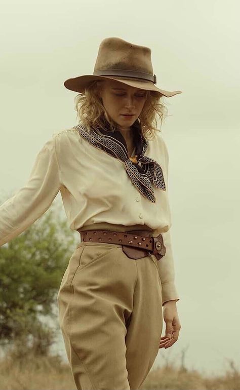 Safari Attire For Women, Indiana Jones Fashion, Vintage Safari Aesthetic, Safari Fits, Out Of Africa Style, Safari Outfit Women, Cowboy Fit, Jungle Outfit, Africa Clothes