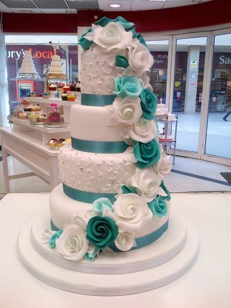 Wedding Dress With Turquoise Belt, Royal Blue Wedding Cakes Elegant, Teal Wedding Cake Ideas, Tiffany Blue Wedding Cake, Turquoise Wedding Cake, Teal Wedding Cake, Tiffany Blue Wedding Theme, Super Torte, Tiffany Blue Wedding