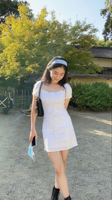 Uzzlang Summer Outfit, Korean Glass Skin, Skincare Secrets, Stylish Summer Outfits, Tips Skincare, Stylish Photo Pose, Flawless Beauty, Quick Outfits, Easy Trendy Outfits