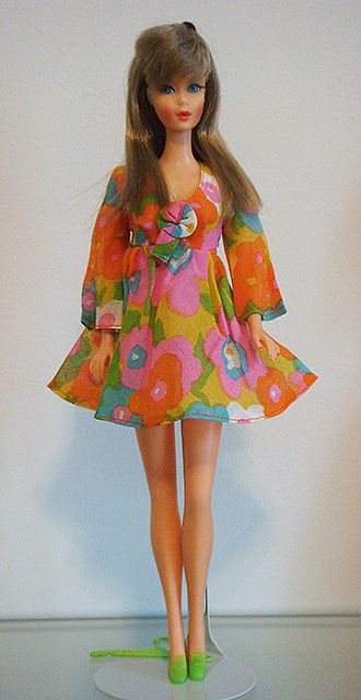 Mod Barbie 1970 Flower Wower #1453 1970 Barbie, Mod Barbie, Police Chase, Barbie Wardrobe, Barbie Outfits, Barbie Skipper, Vintage Barbie Clothes, Doll Clothes Barbie, Barbie Vintage