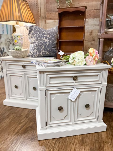 A Pair of White Painted Nightstands Painted Nightstands, Drexel Furniture, Nightstand Makeover, Painted Night Stands, Painted Side Tables, Next Furniture, Fresh Farmhouse, Wood Putty, Cottage Style Decor