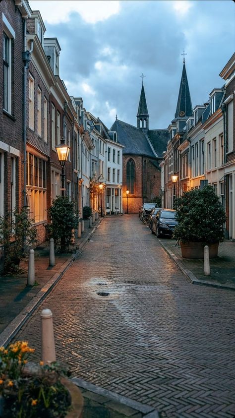 City Aesthetic, Beautiful Architecture, Beautiful Places To Visit, Pretty Places, Oh The Places Youll Go, Utrecht, Places Around The World, Travel Aesthetic, Beautiful Views